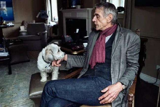 Jeremy Irons Is Transported by Renzo Piano and a Dog Named Smudge
